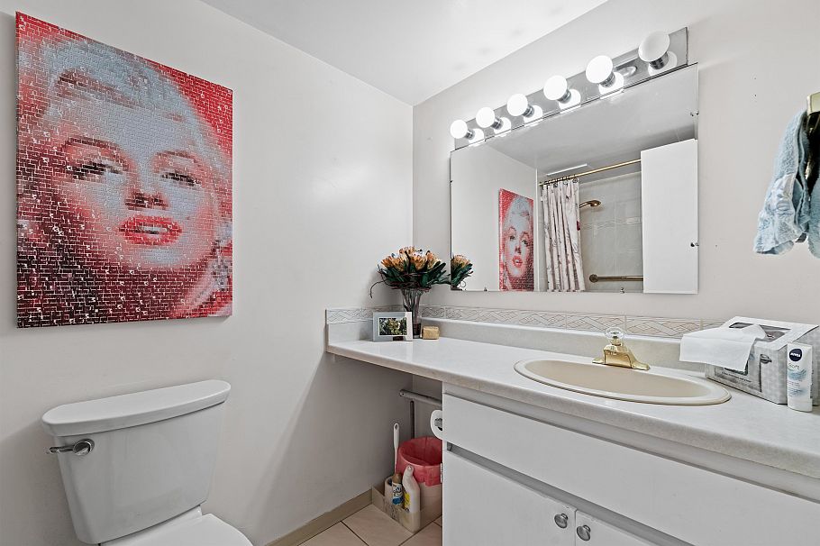 206 250 W 1st Street North Vancouver, BC - 10