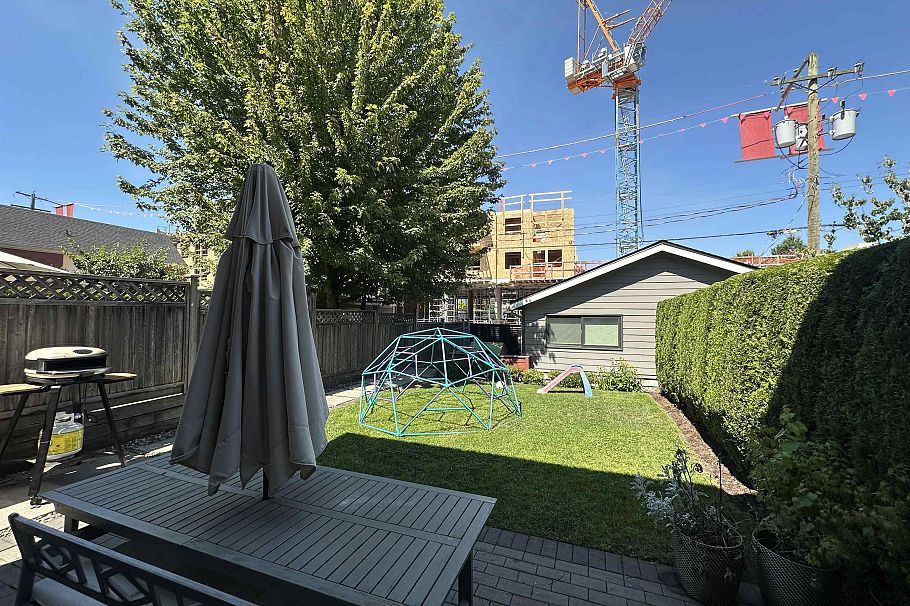 2073 E Pender Street Vancouver, BC - 28