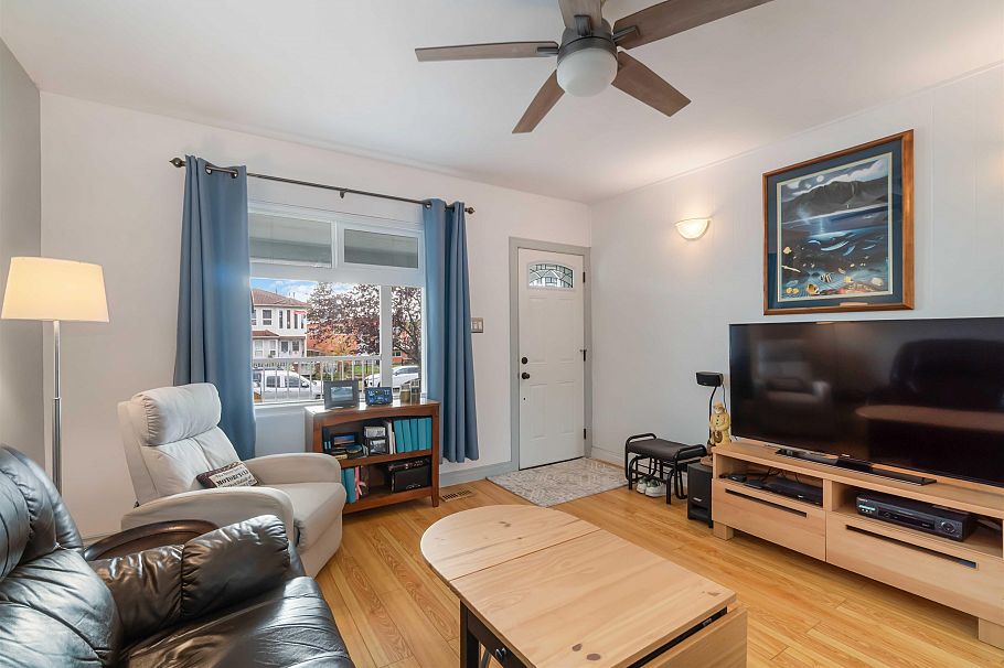 2235 East 52nd Avenue Vancouver, BC - 7