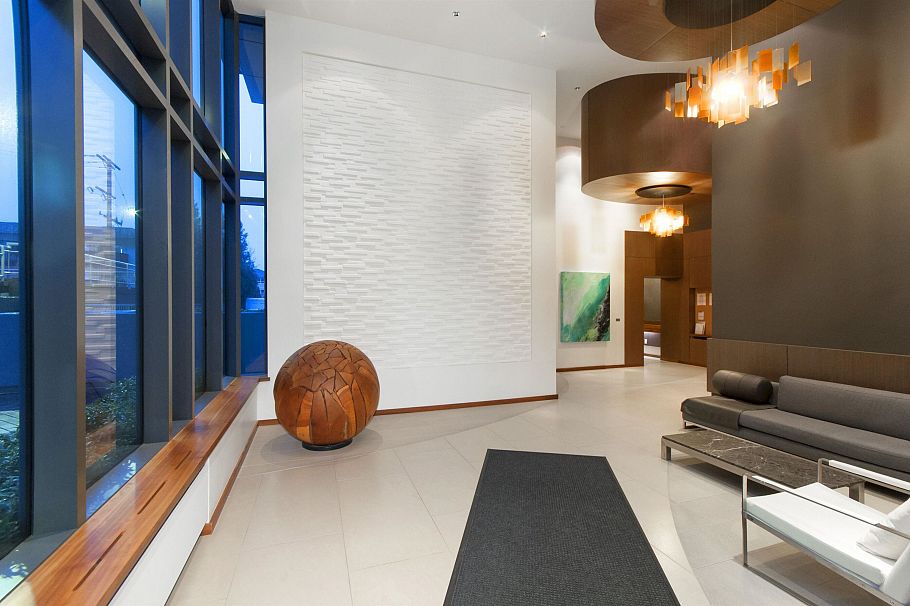 703 111 E 13th Street North Vancouver, BC - 4