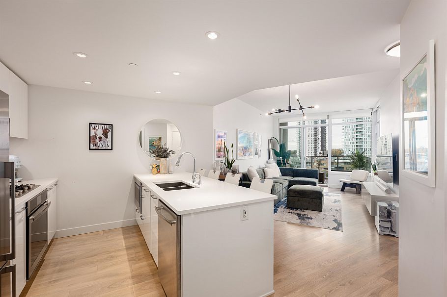 906 3557 Sawmill Crescent Vancouver, BC - 1