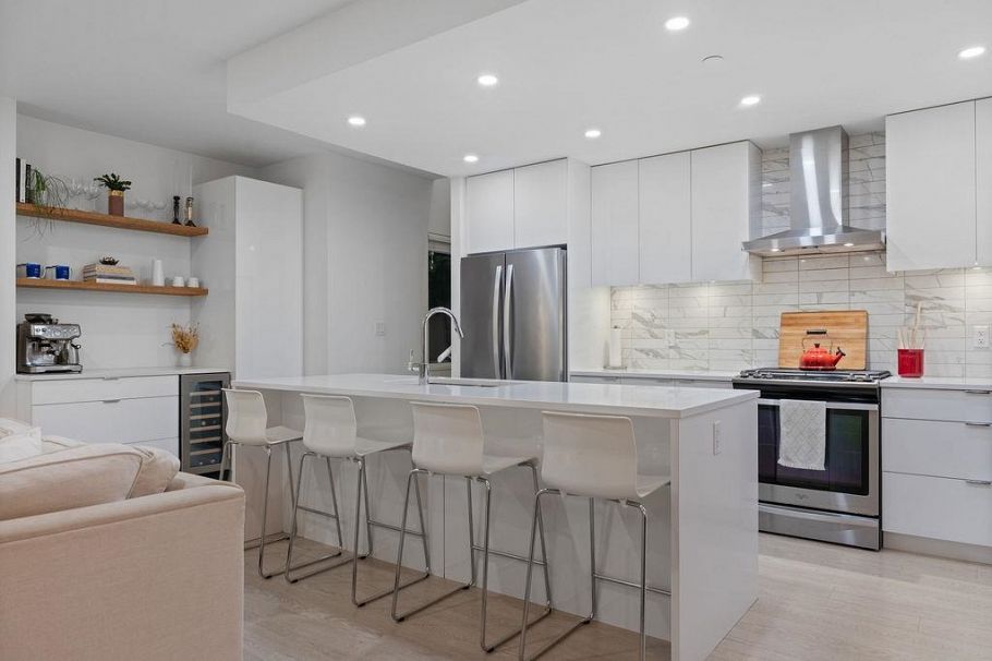 40 3596 Salal Drive North Vancouver, BC - 9