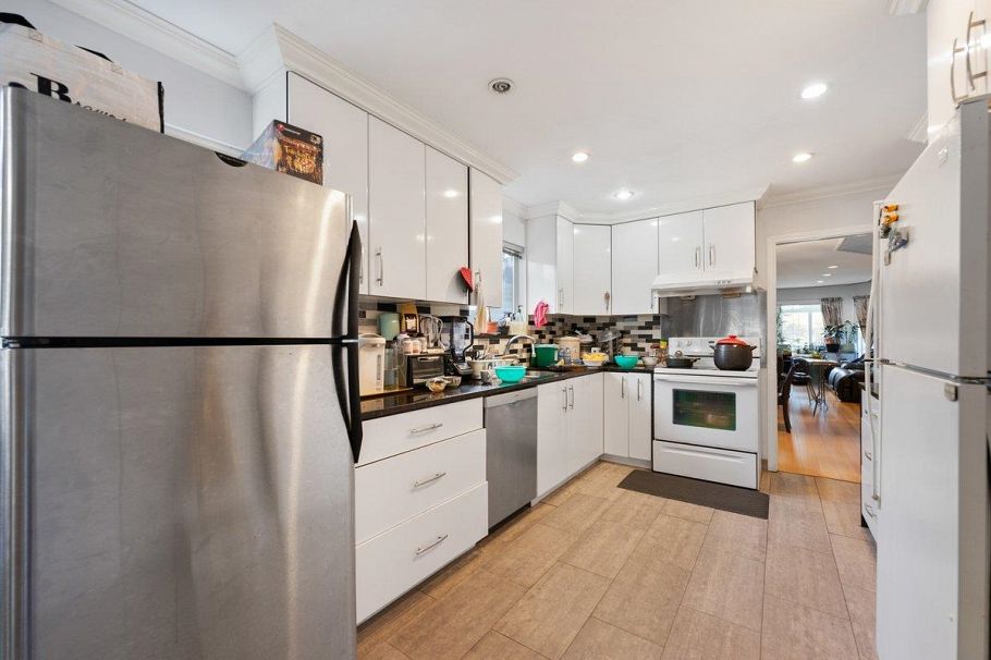 2663 E 41st Avenue Vancouver, BC - 4