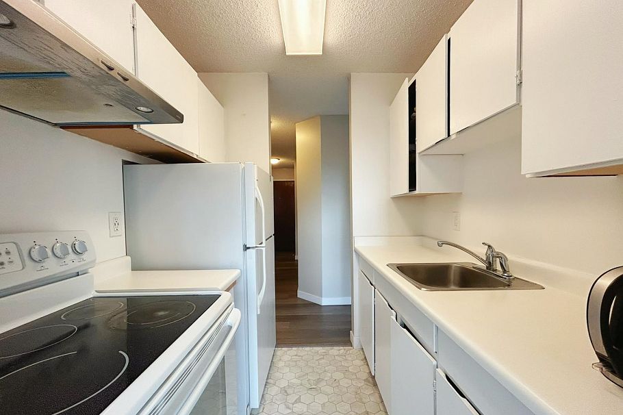 606 1740 Comox Street Vancouver, BC - 17