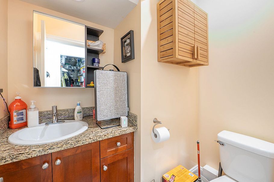 201 75 N Renfrew Street Vancouver, BC - 19