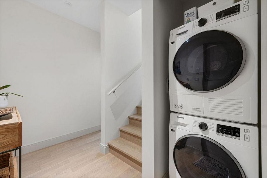 27 632 E 3rd Street North Vancouver, BC - 28