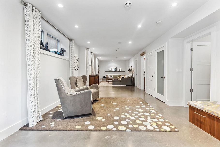 3963 W 20th Avenue Vancouver, BC - 35