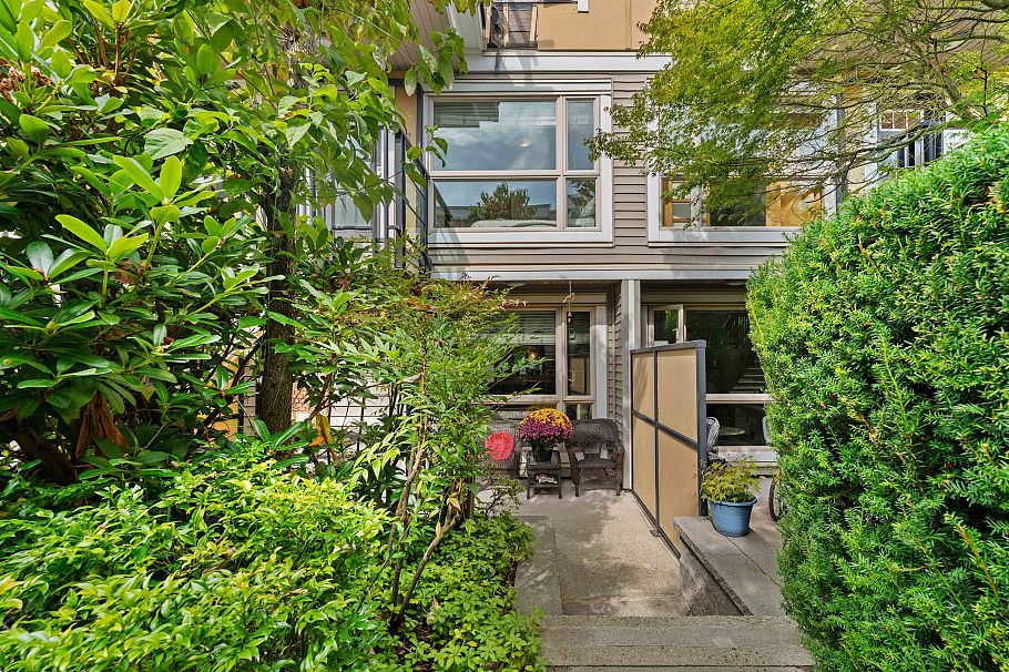 45 728 W 14th Street North Vancouver, BC - 25