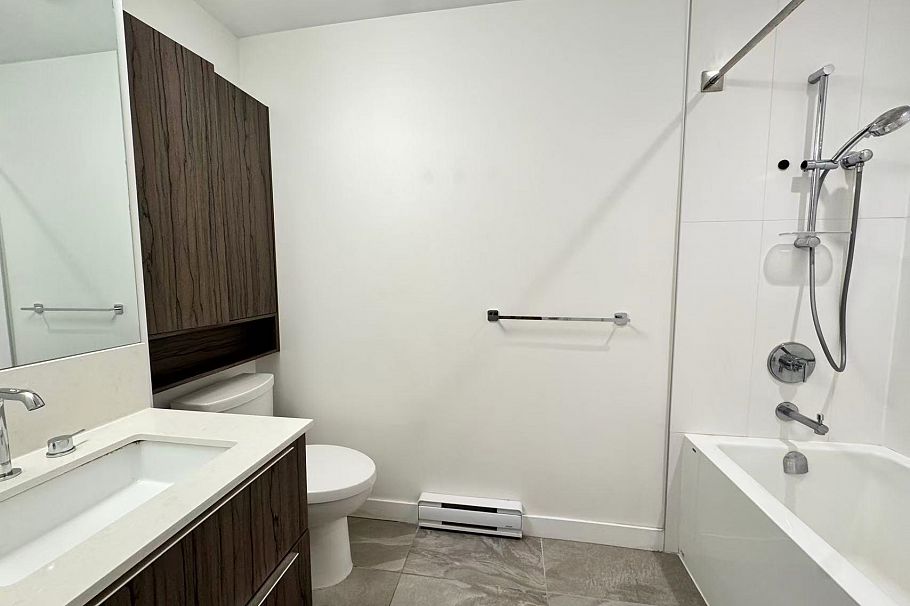 303 379 E BROADWAY STREET, Vancouver BC V5T 1W6 Vancouver, BC - 3