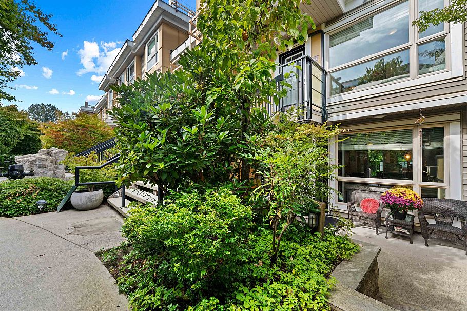 45 728 W 14th Street North Vancouver, BC - 2