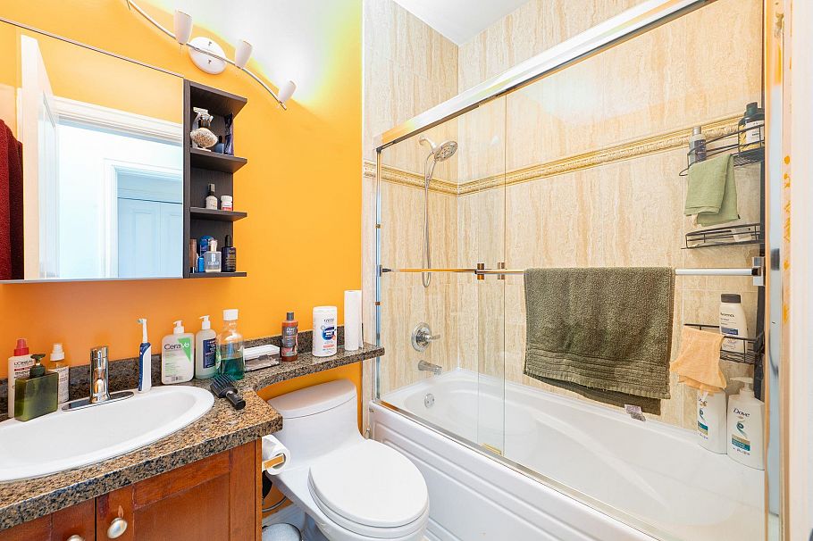 201 75 N Renfrew Street Vancouver, BC - 20