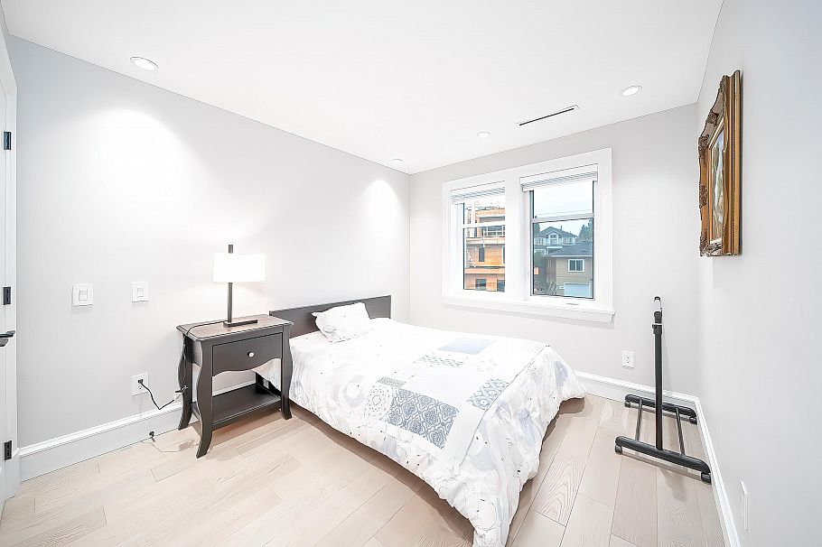 4085 W 41st Avenue Vancouver, BC - 29