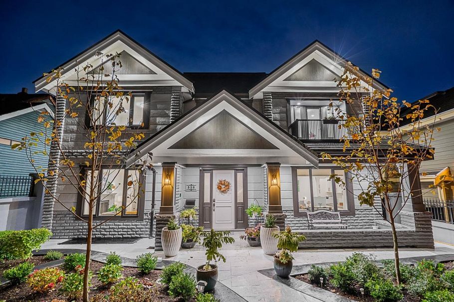 559 E 4th Street North Vancouver, BC - 2