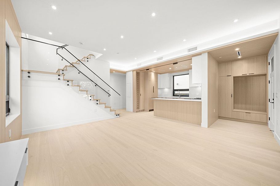 3904 W 23rd Avenue Vancouver, BC - 1