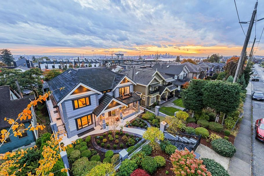 559 E 4th Street North Vancouver, BC - 32