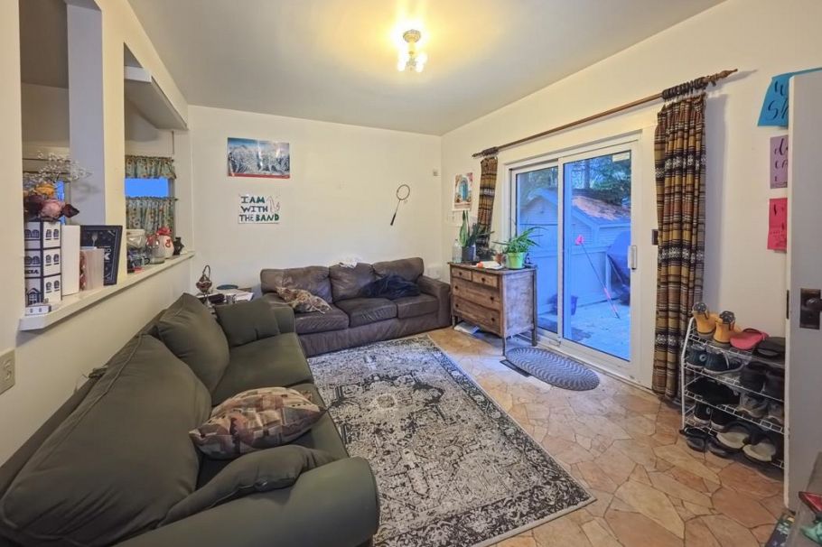 5570 Balaclava Street Vancouver, BC - 3