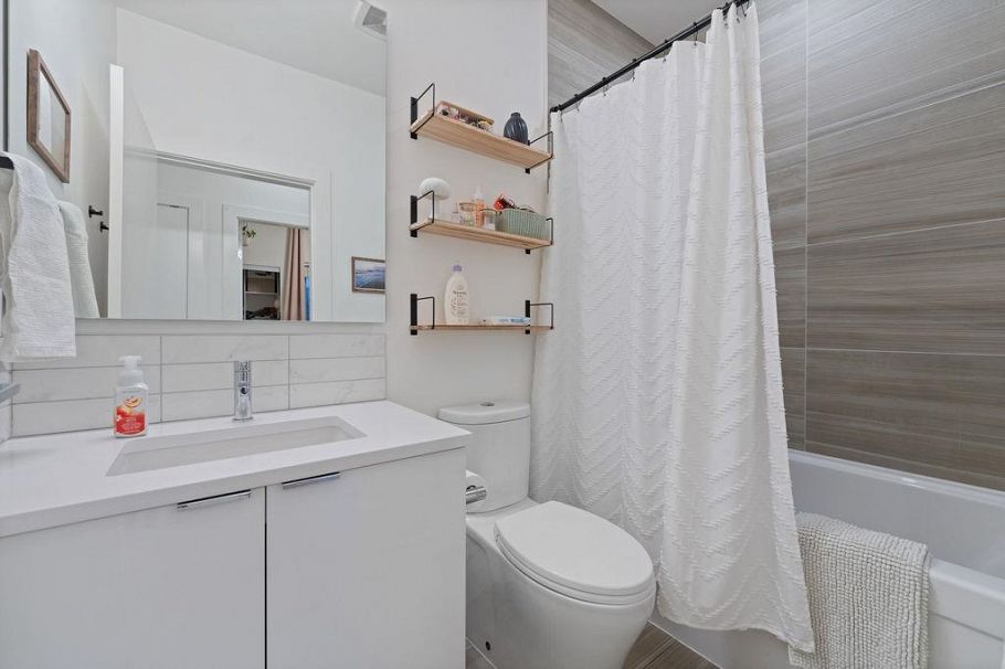 40 3596 Salal Drive North Vancouver, BC - 25