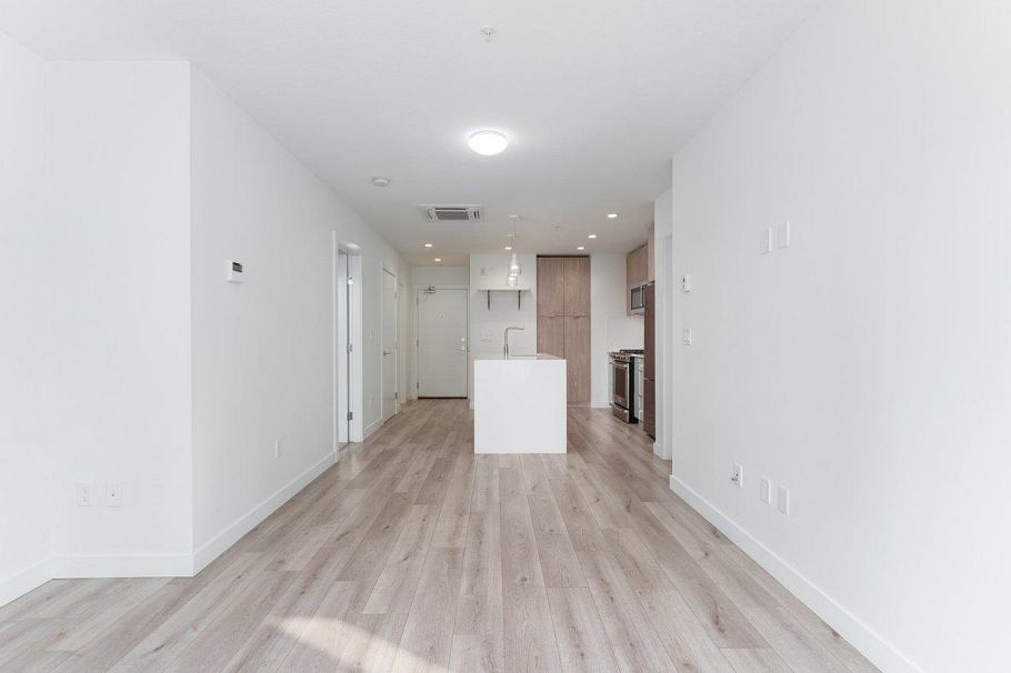 202 128 E 8th Street North Vancouver, BC - 8