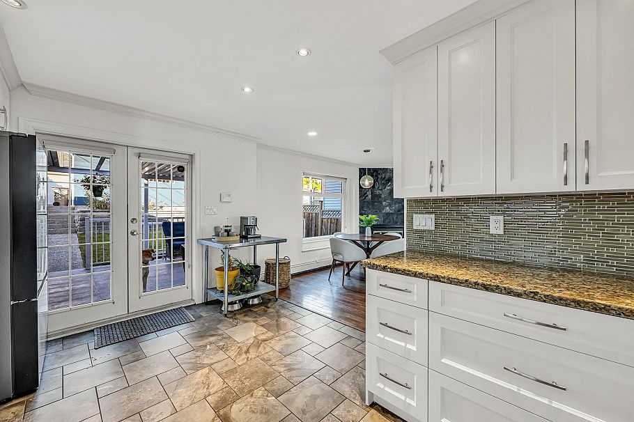 3191 E 8th Avenue Vancouver, BC - 30