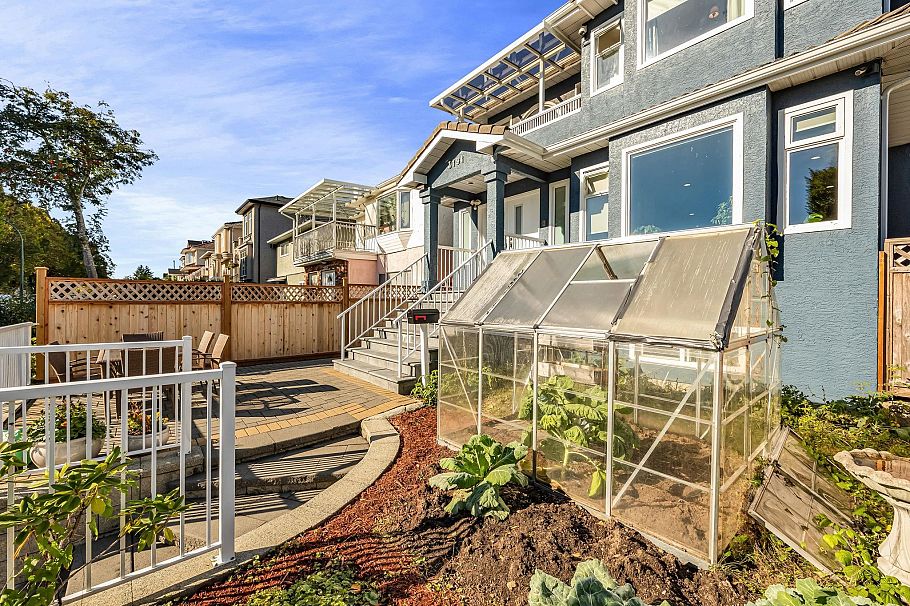 3191 E 8th Avenue Vancouver, BC - 40