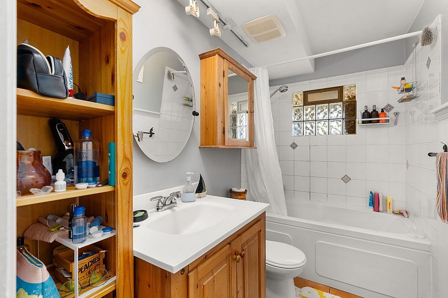 831 E 38th Avenue Vancouver, BC - 18