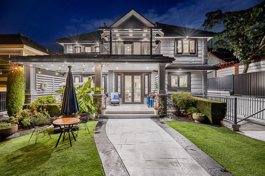 559 E 4th Street North Vancouver, BC - 25