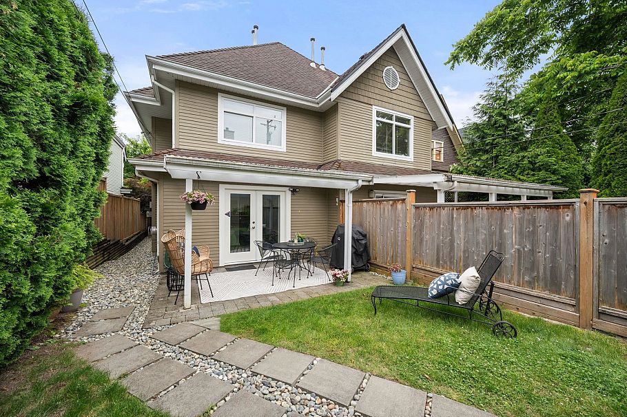 262 E 10th Street North Vancouver, BC - 25
