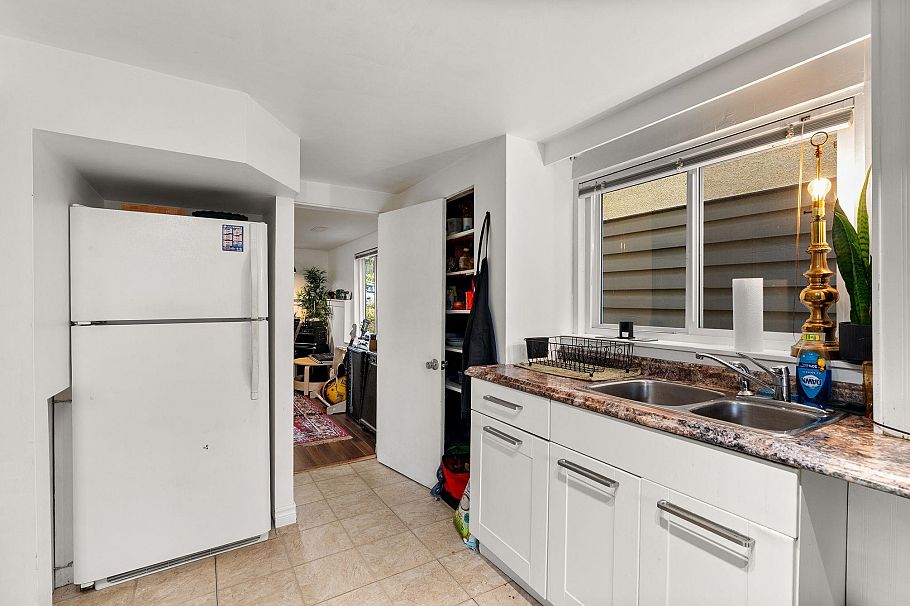 831 E 38th Avenue Vancouver, BC - 28