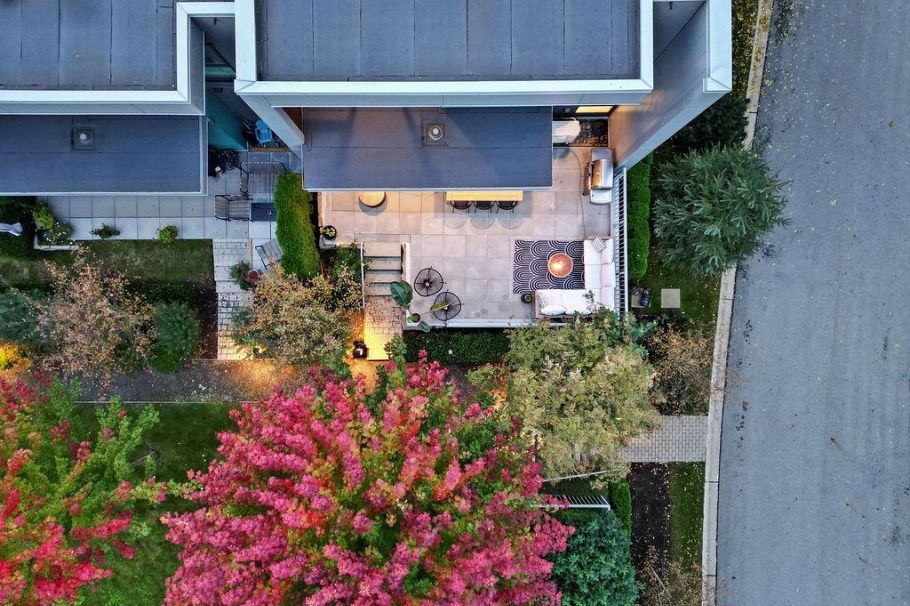 40 3596 Salal Drive North Vancouver, BC - 3