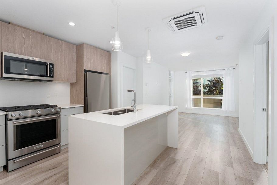 202 128 E 8th Street North Vancouver, BC - 1