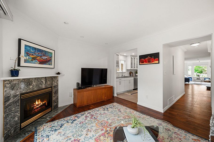 262 E 10th Street North Vancouver, BC - 9