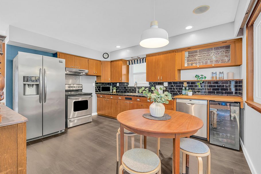 1327 E 29th Avenue Vancouver, BC - 9