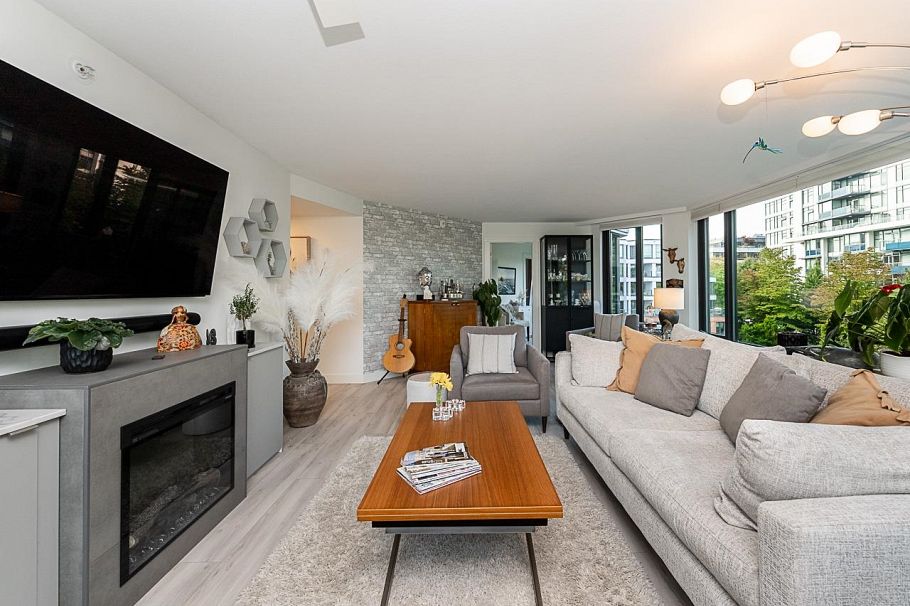 410 2201 Pine Street Vancouver, BC - 3