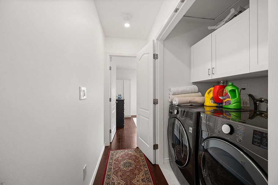 262 E 10th Street North Vancouver, BC - 23