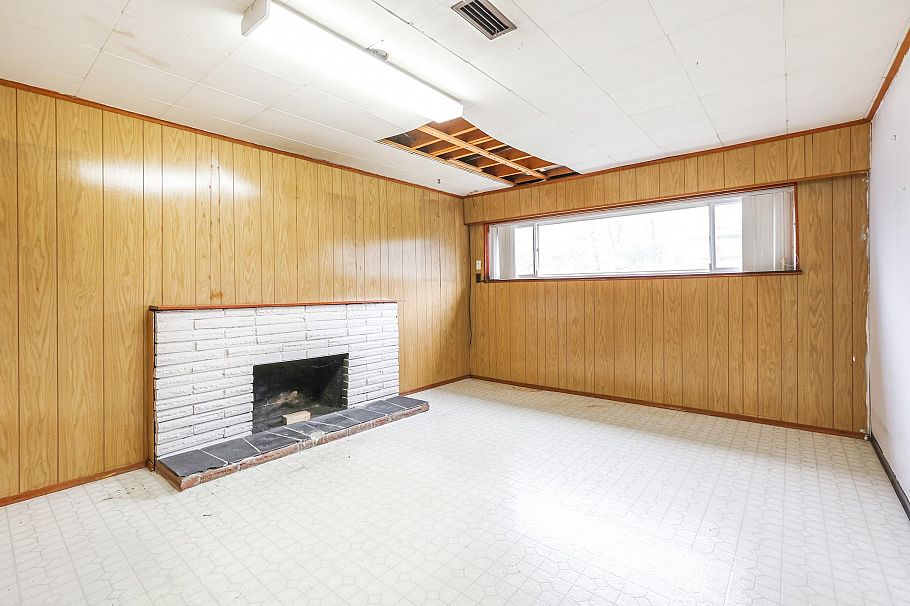 2431 E 12th Avenue Vancouver, BC - 16