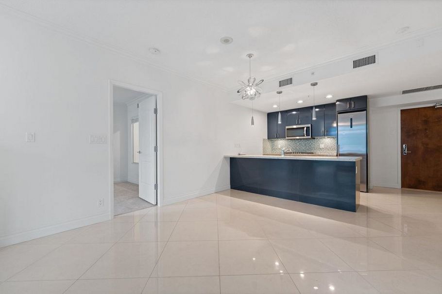 403 162 Victory Ship Way North Vancouver, BC - 7