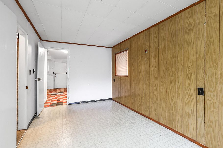 2431 E 12th Avenue Vancouver, BC - 18