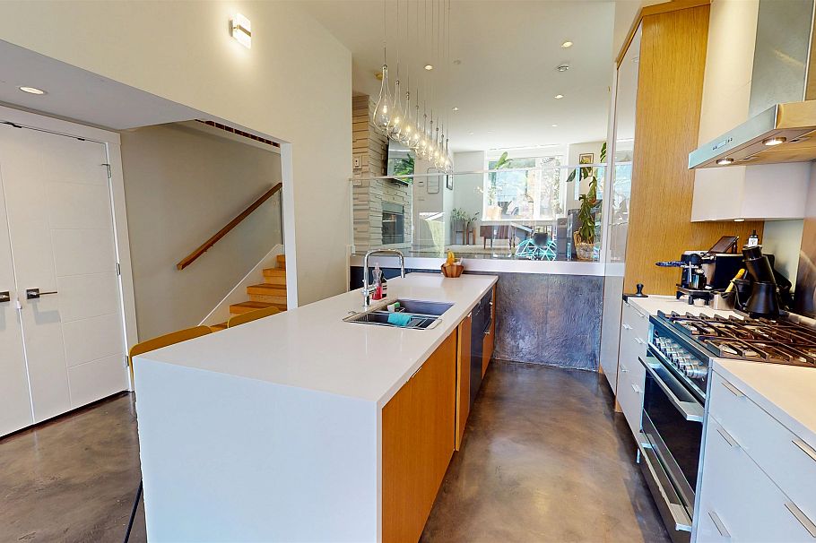 2073 E Pender Street Vancouver, BC - 10