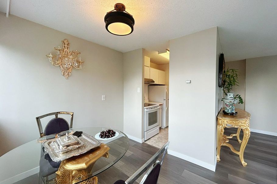 606 1740 Comox Street Vancouver, BC - 3