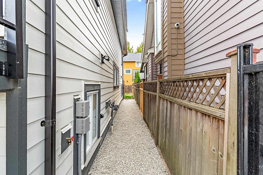 1 5221 Clarendon Street Vancouver, BC - 32