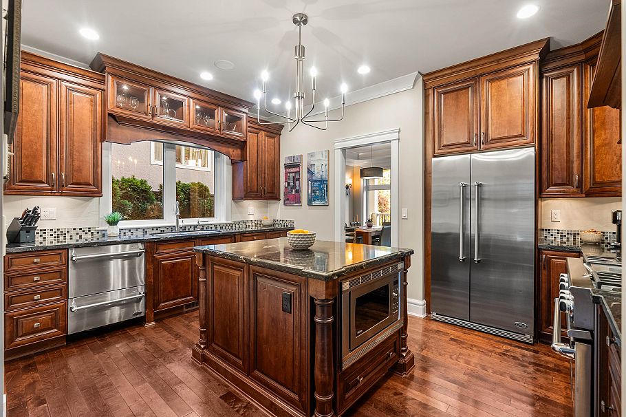 452 Tempe Crescent North Vancouver, BC - 9