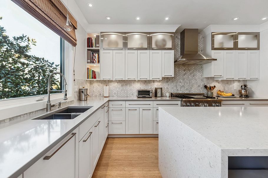 3963 W 20th Avenue Vancouver, BC - 9