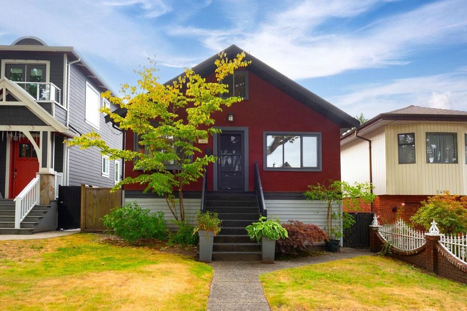 2466 Eton Street Vancouver, BC - 32