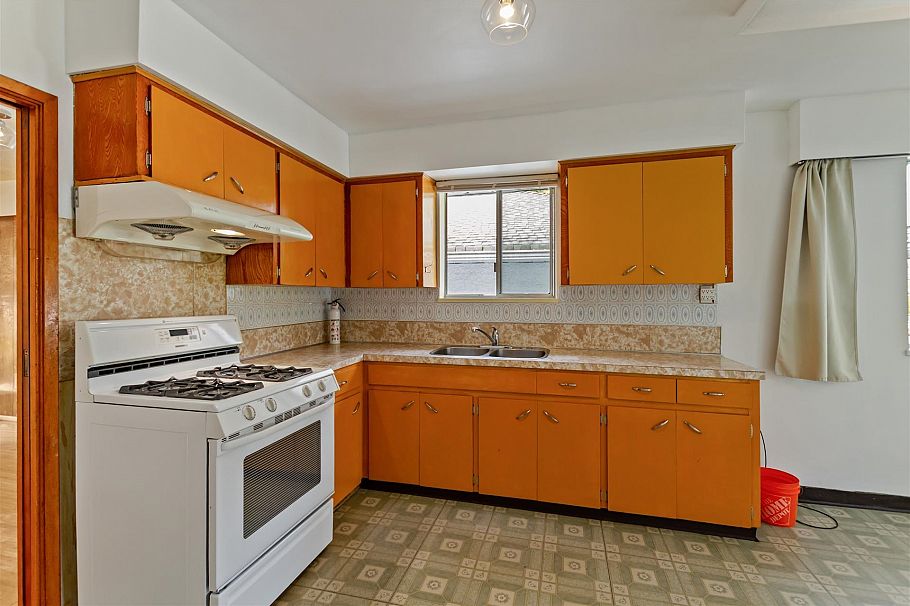 1615 Adanac Street Vancouver, BC - 7