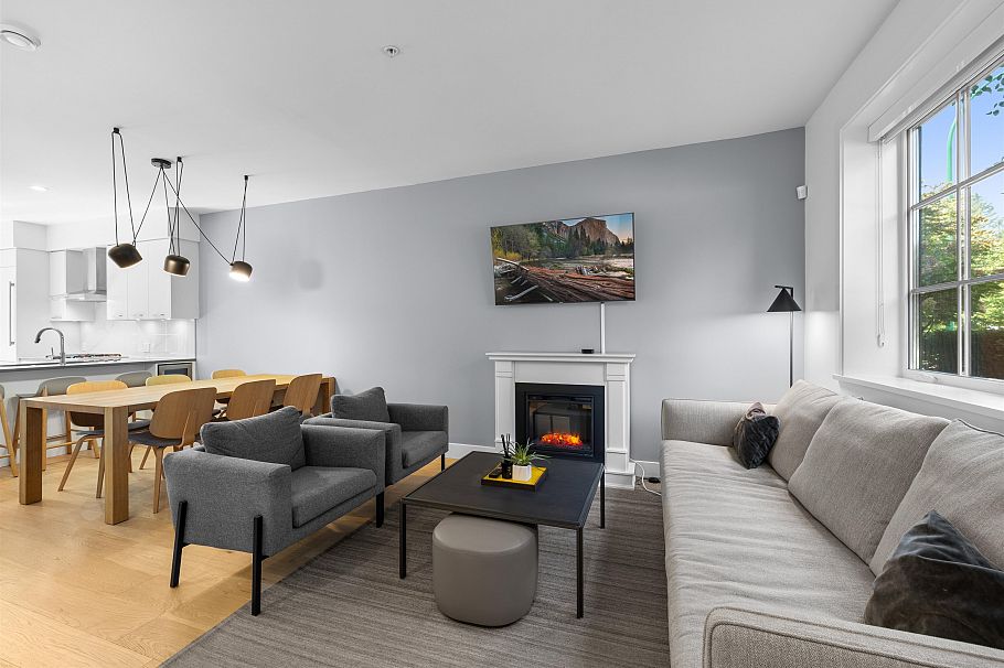 6 1133 Ridgewood Drive North Vancouver, BC - 2