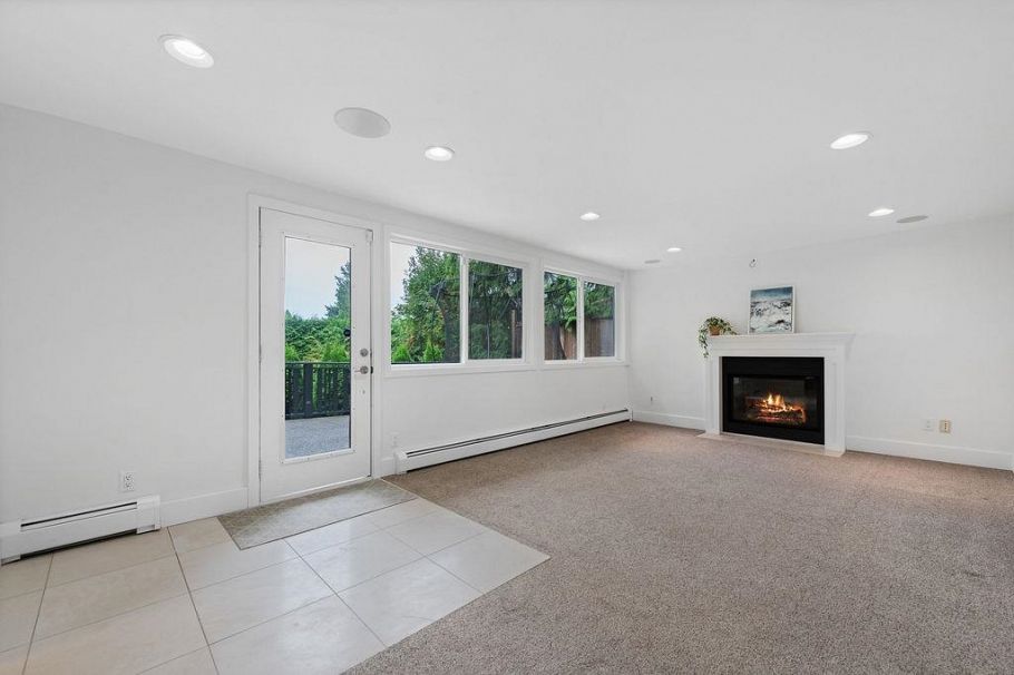 727 Crystal Court North Vancouver, BC - 25