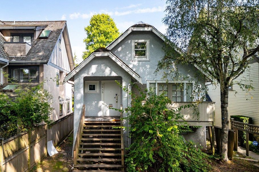 2645 W 6th Avenue Vancouver, BC - 1