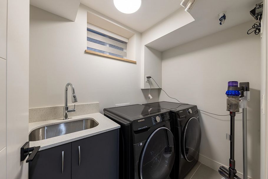 432 E 46th Avenue Vancouver, BC - 9