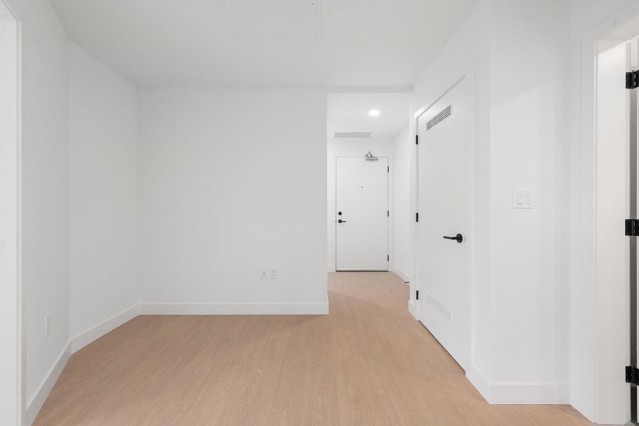 361 422 E 3rd Street North Vancouver, BC - 14