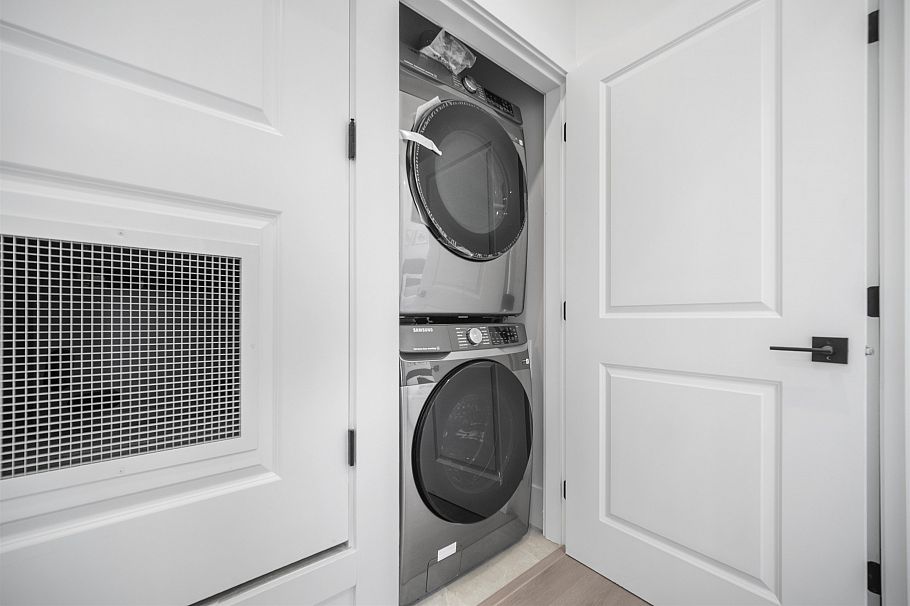 2792 E 49th Avenue Vancouver, BC - 25